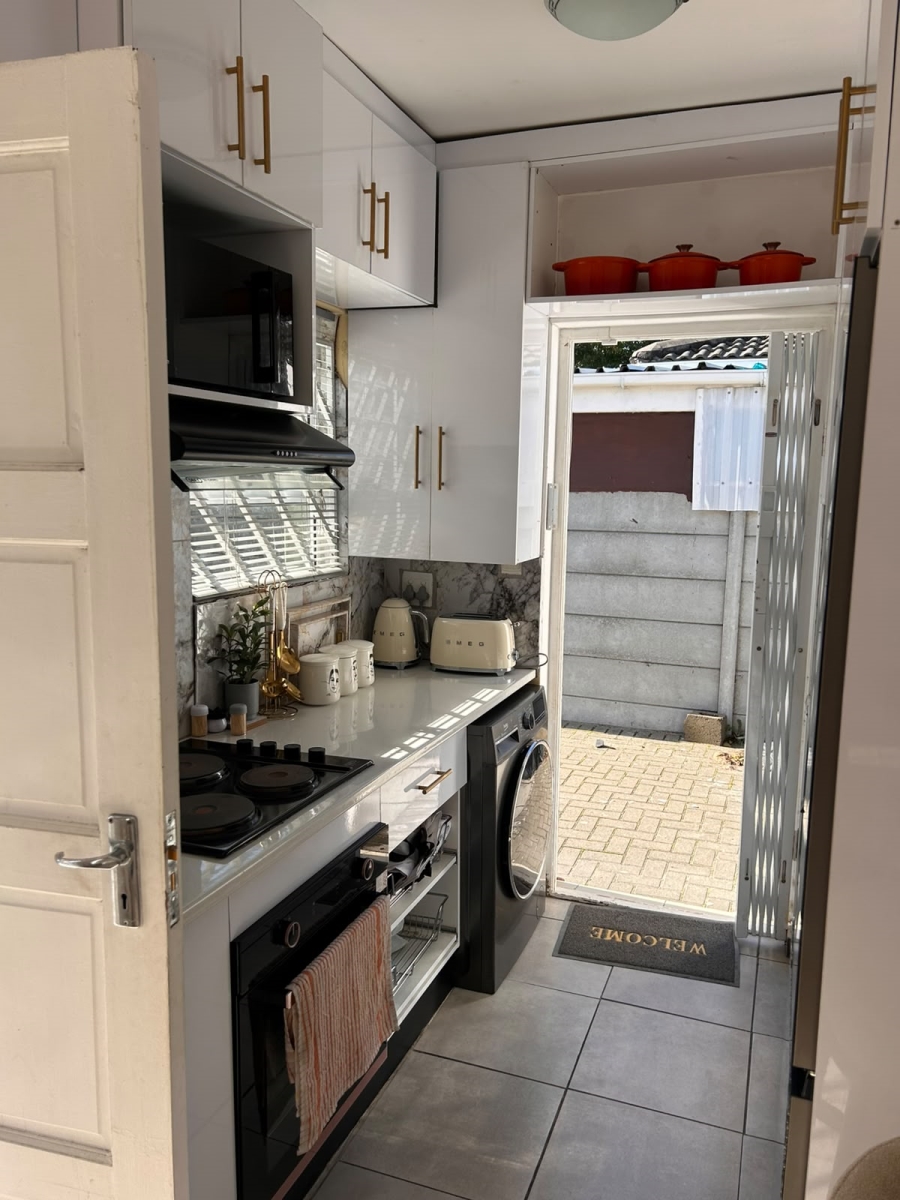 To Let 2 Bedroom Property for Rent in The Connifers Western Cape